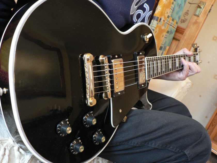 Guitar Service with The Guitar Doctor.. The Guitar Doctor Nottingham.